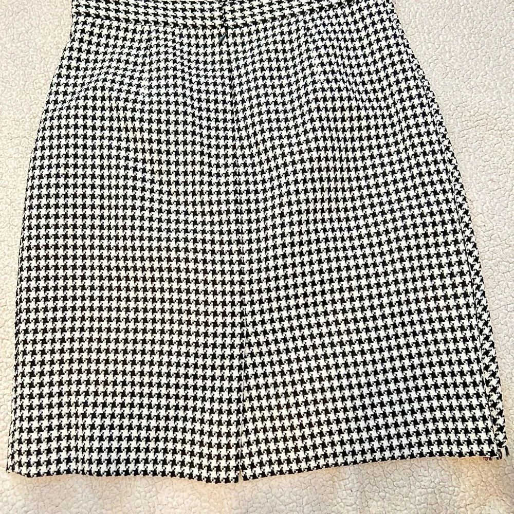 Tahari Houndstooth flare fringe edge Skirt women’s size 10 black white coquette